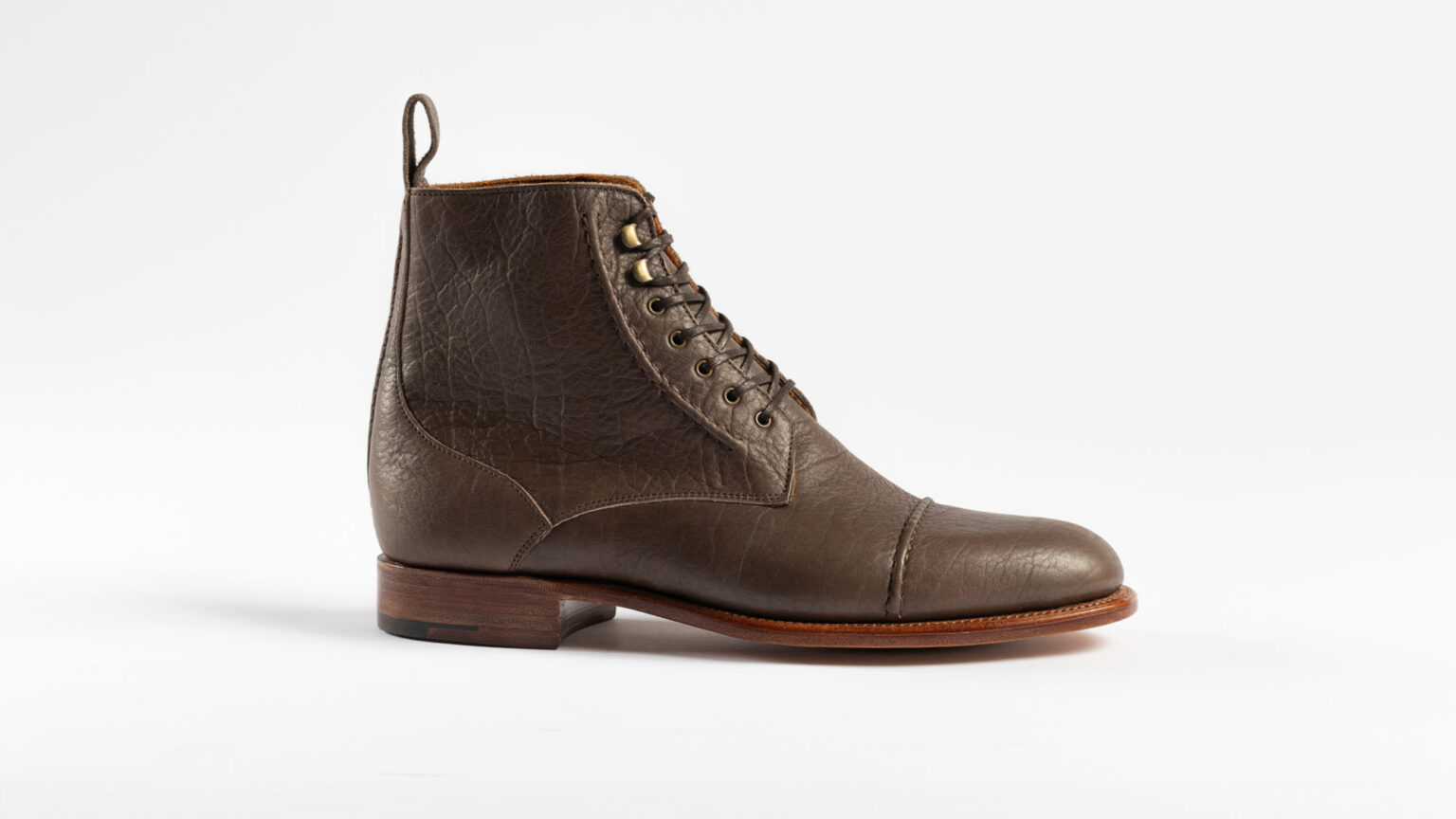 Side view of Barrack 'Stanley' WWII Boot in Grey Horween Veg Tanned Bison