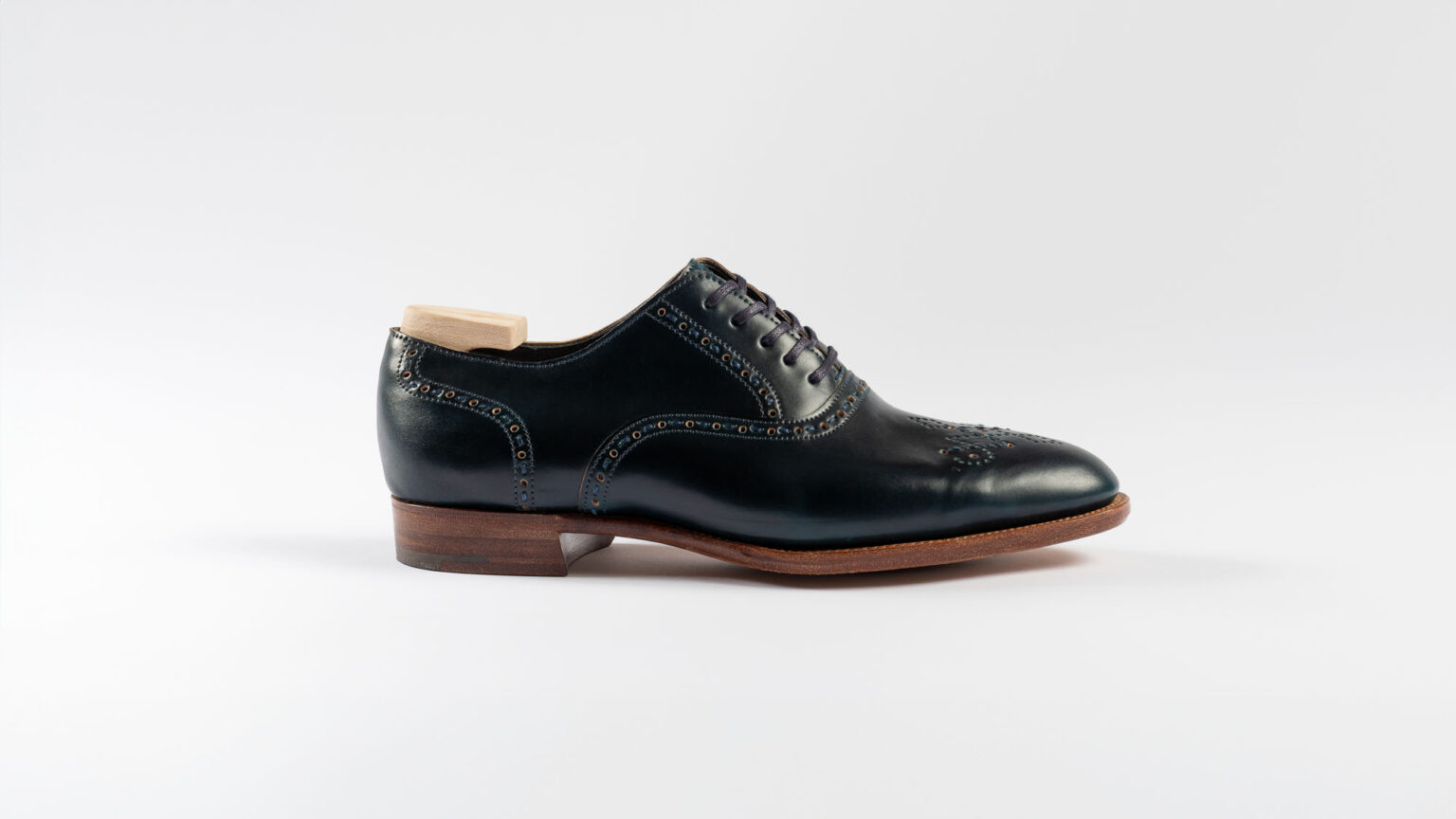 Side view of Redbourne Oxford in Navy Horween Shell Cordovan